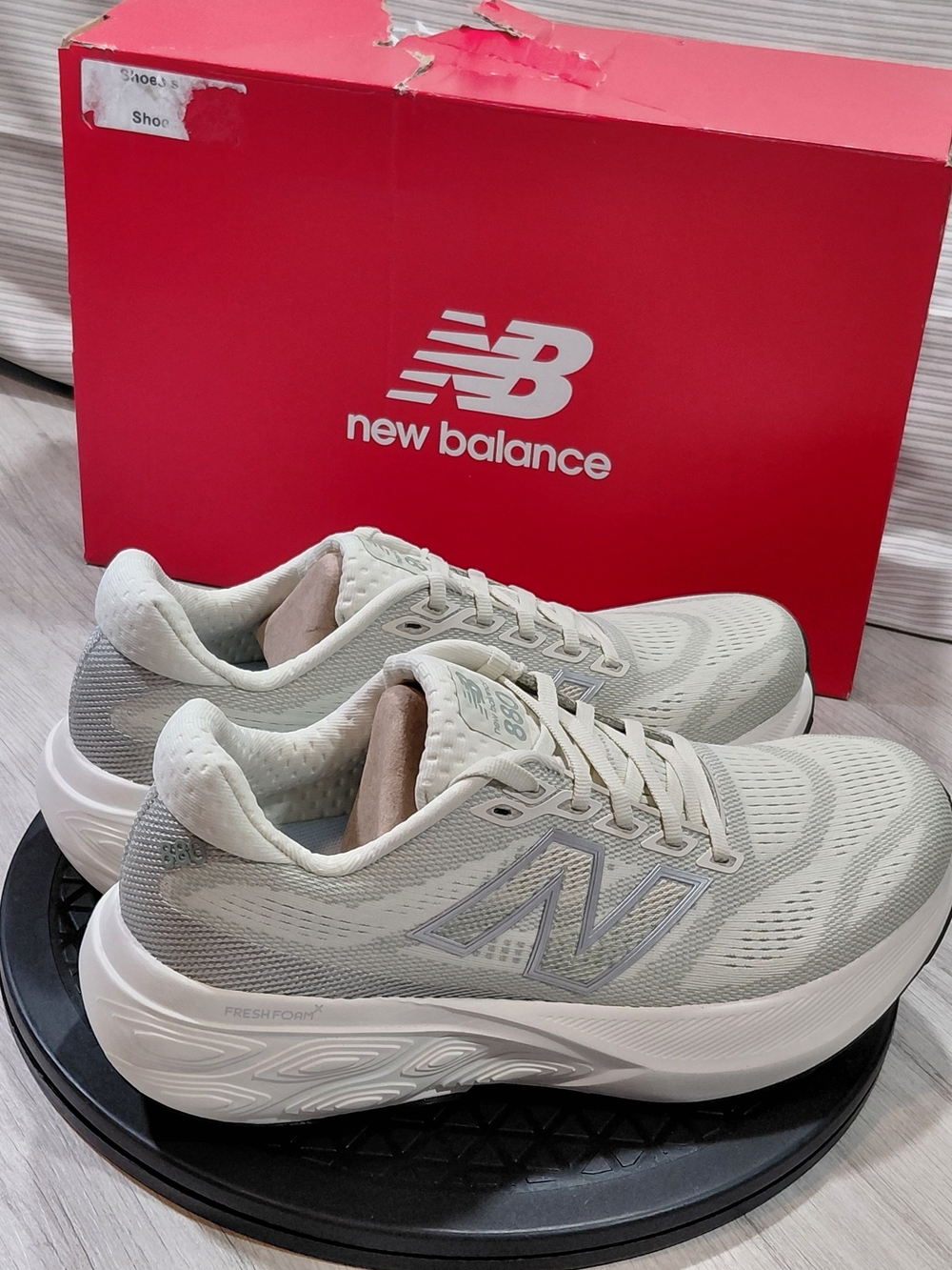 (NEW) New Balance Women Fresh Foam X 880v15 Running Shoes - Light Sage/Gray W8.5 - Picture 2 of 15